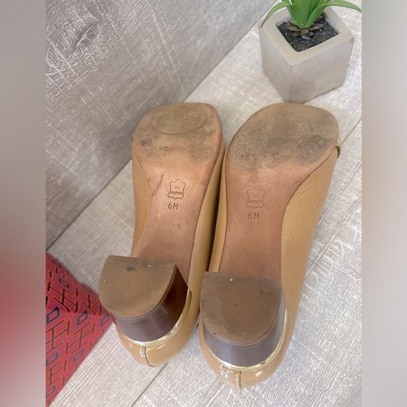 Tory Burch Marion Mustard Patent Leather Block Heel Gold Trim Pumps - Picture 6 of 6